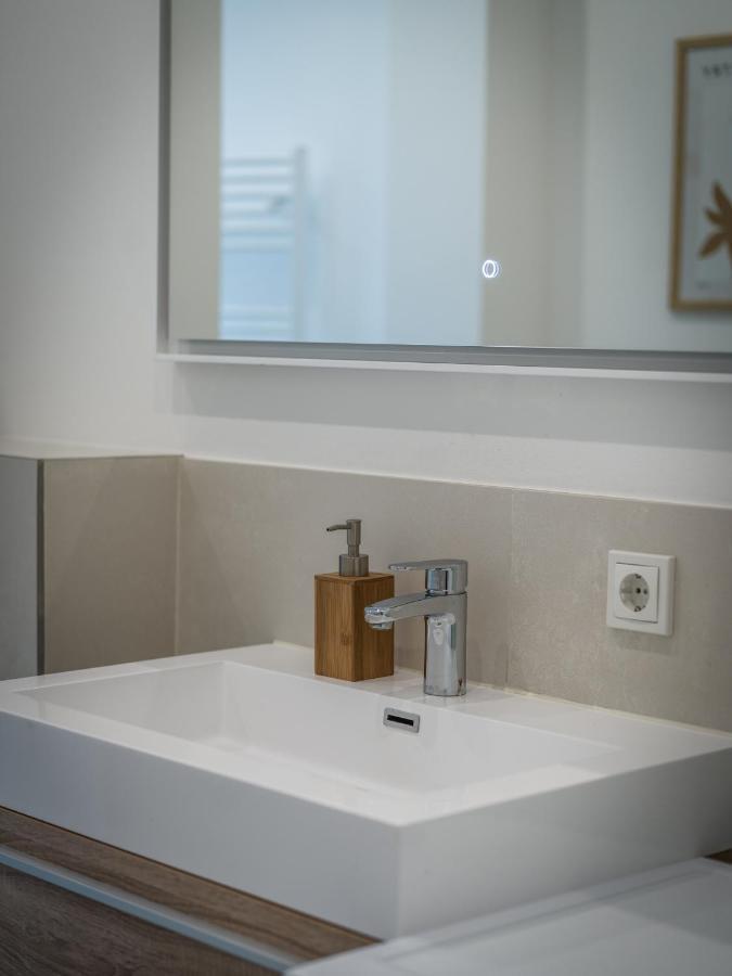 Hochwertige Altbauwohnung Im Modernen Stil In Wiesbaden - Kueche - Terrasse - Wlan - Zentral Екстер'єр фото